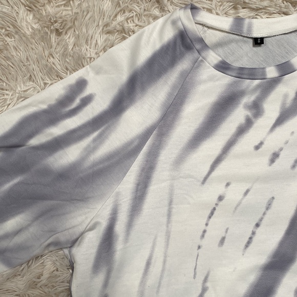 Boutique Tie Dye Lightweight Sweatshirt ๐ White & Gray - Picture 5 of 11